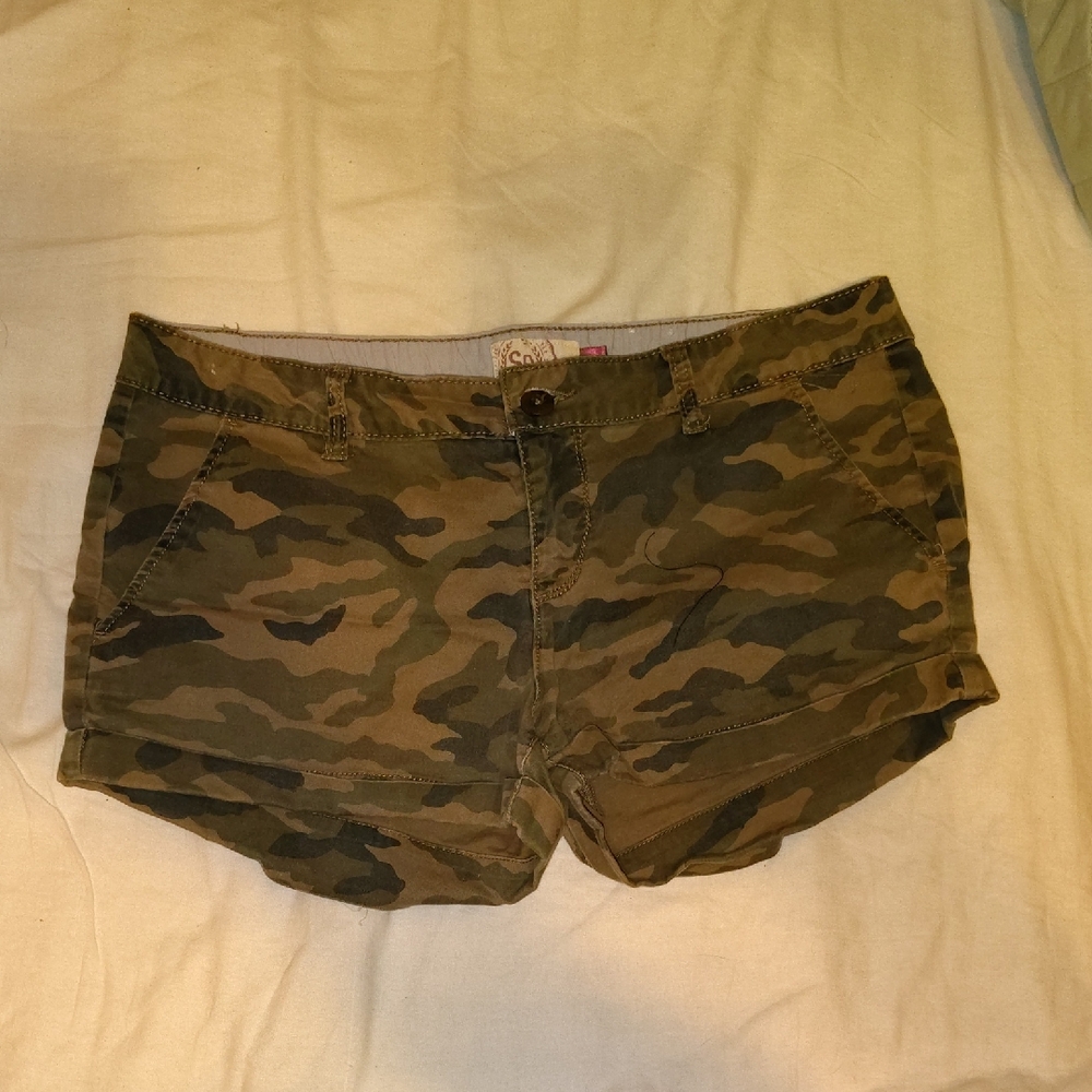 SO Women's Camouflage Cargo Shorts